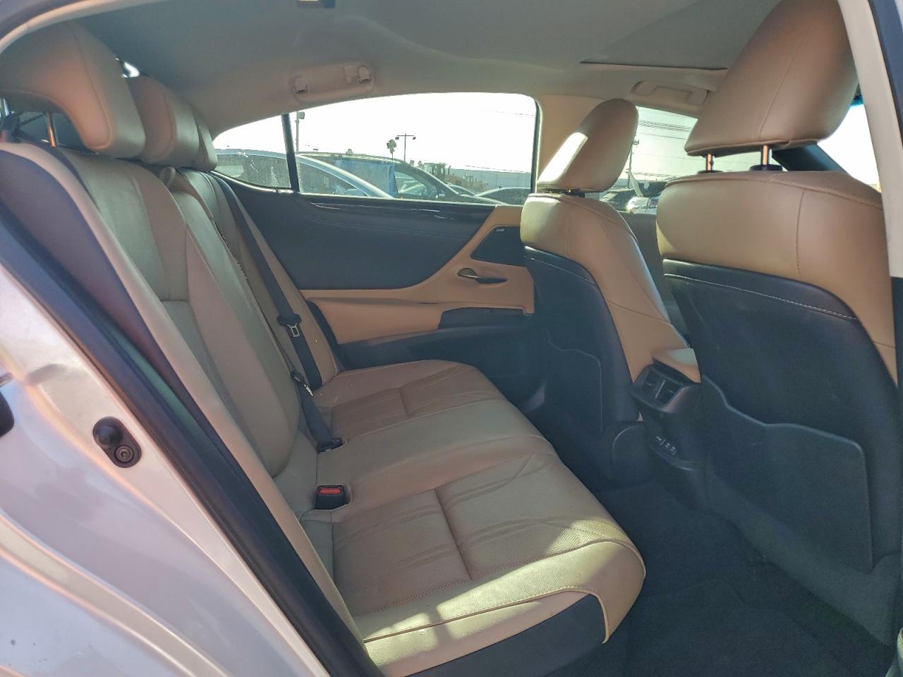 2021 LEXUS ES 300H LUXURY photo 28