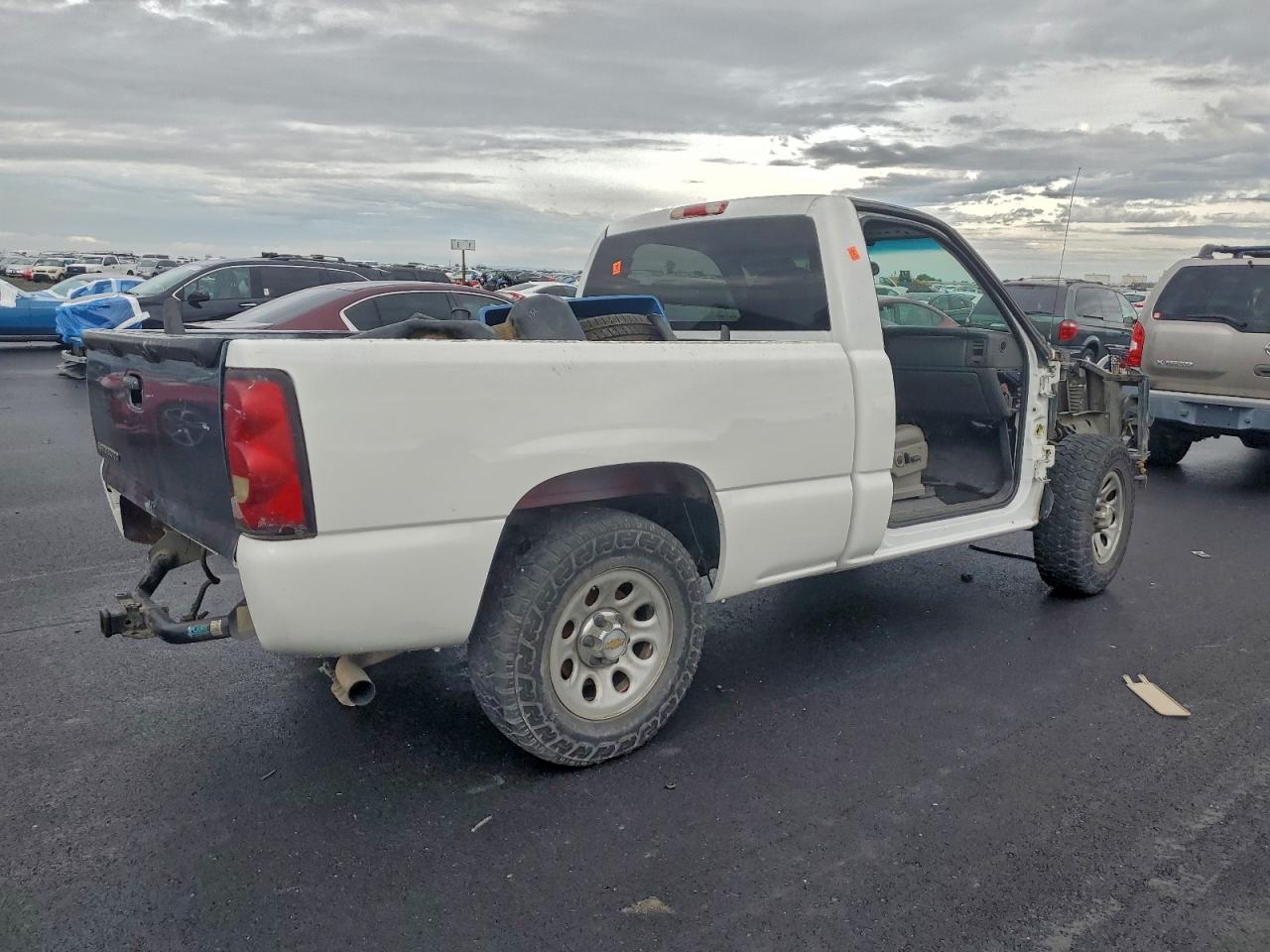 2006 CHEVROLET SILVERADO C1500 photo 3