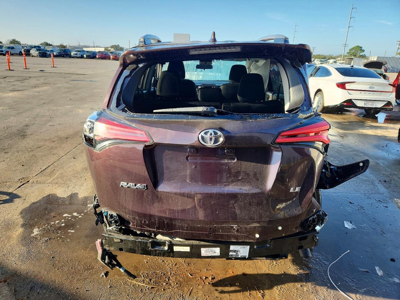 2018 TOYOTA RAV4 LE photo 6