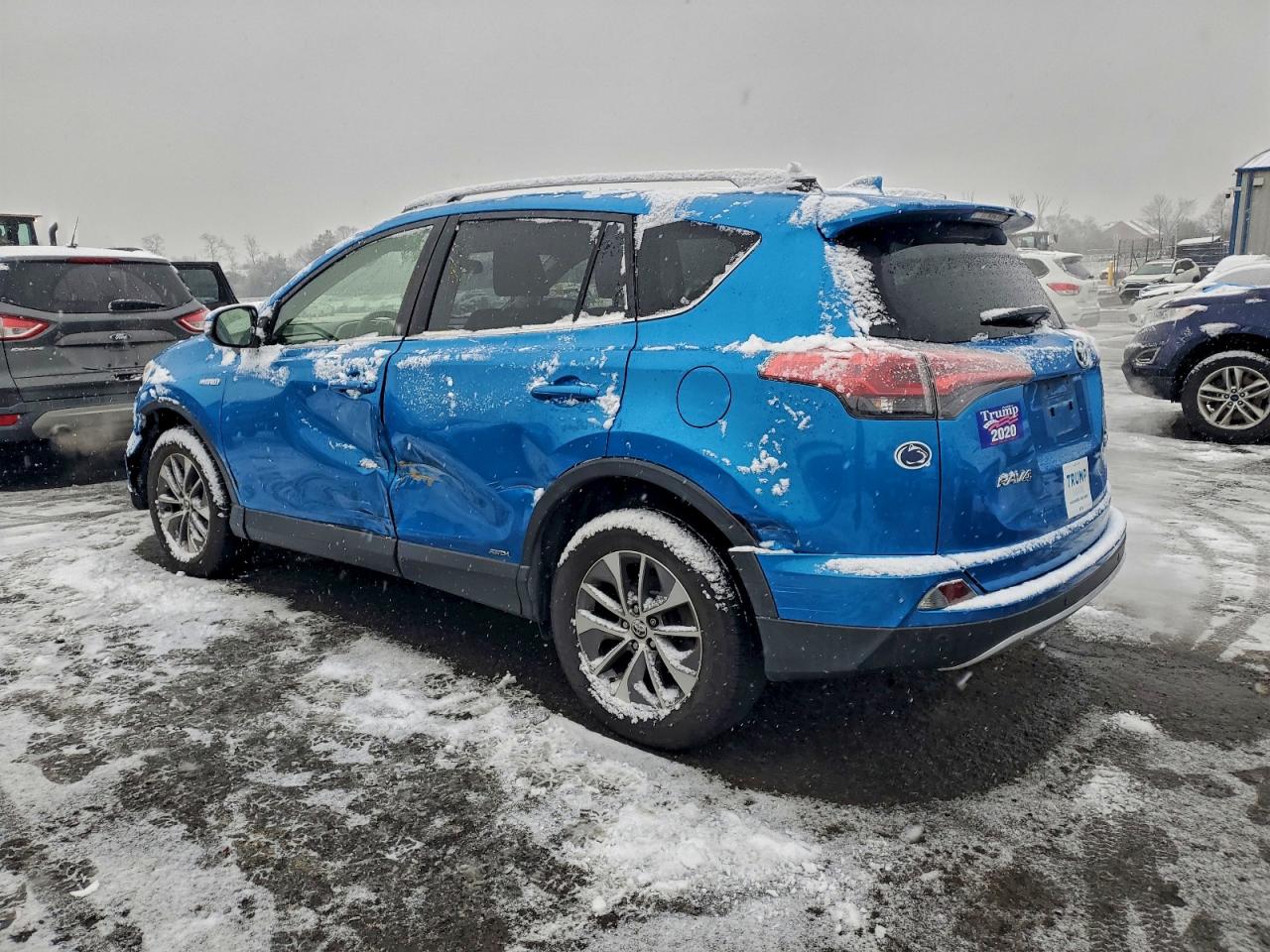 2017 TOYOTA RAV4 HV LE photo 2