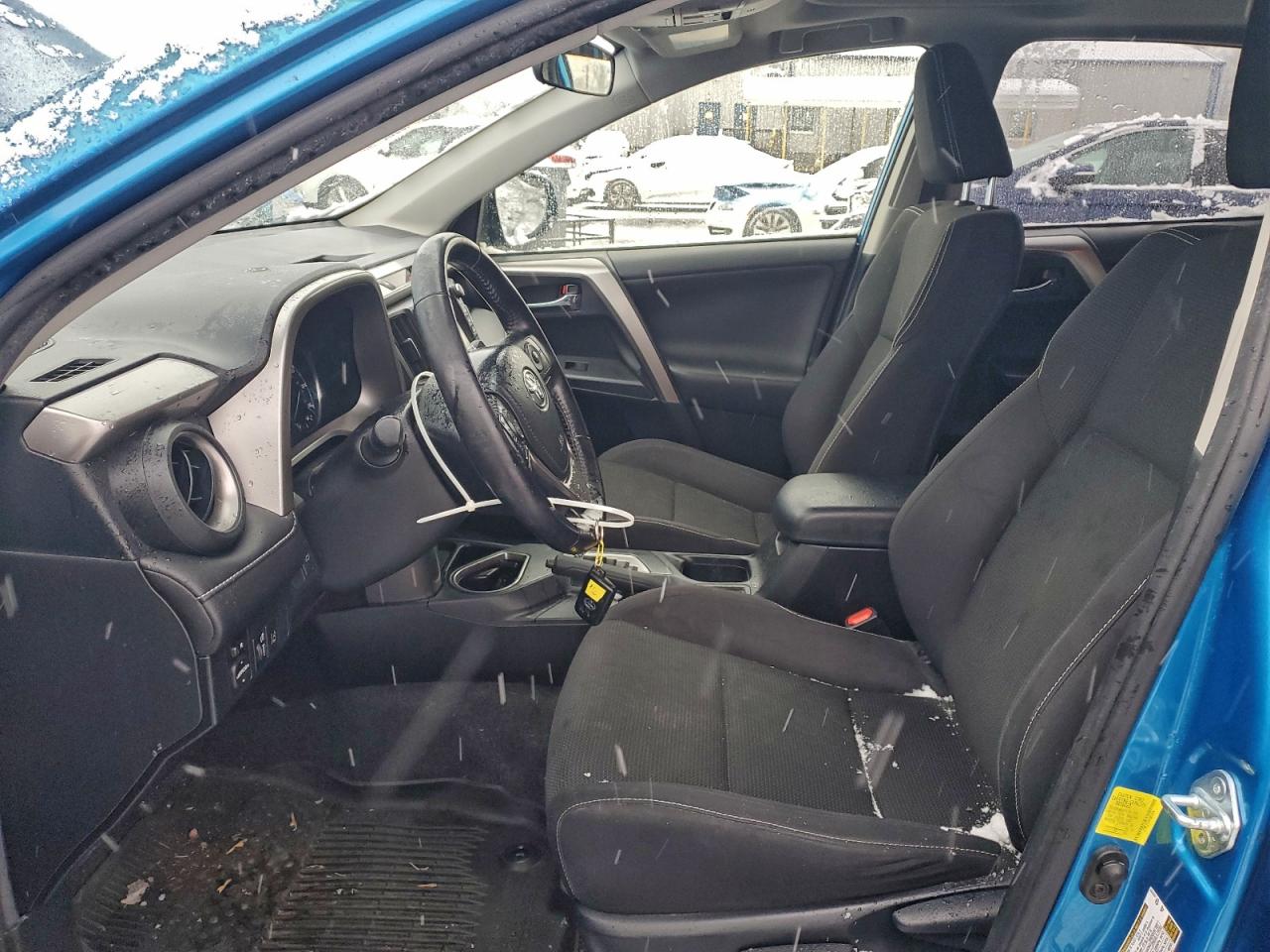 2017 TOYOTA RAV4 HV LE photo 7