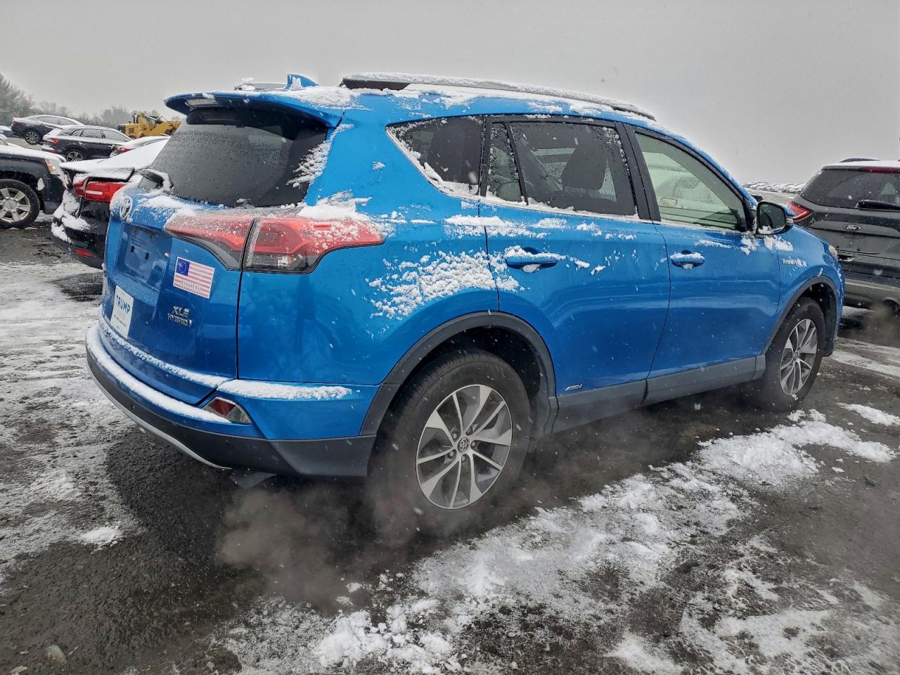 2017 TOYOTA RAV4 HV LE photo 3