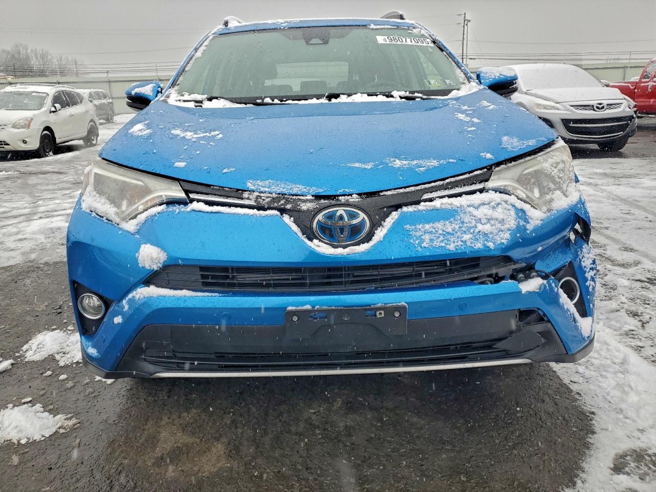 2017 TOYOTA RAV4 HV LE photo 5