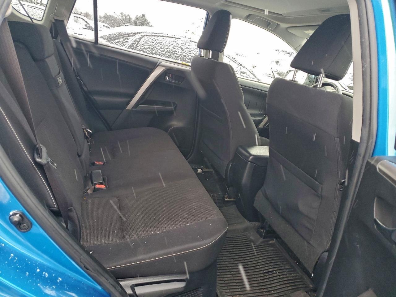 2017 TOYOTA RAV4 HV LE photo 11
