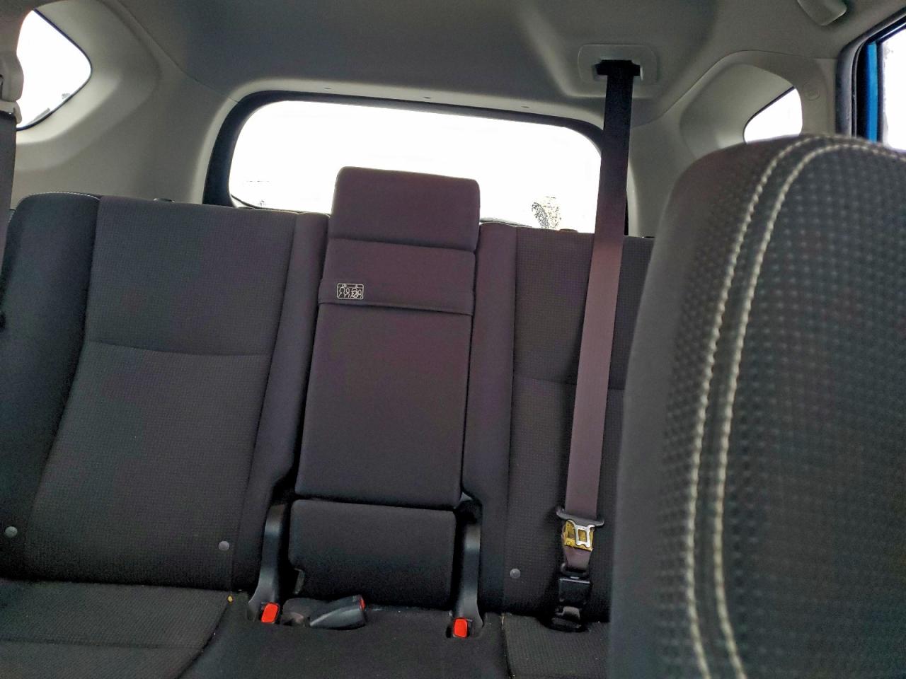 2017 TOYOTA RAV4 HV LE photo 10