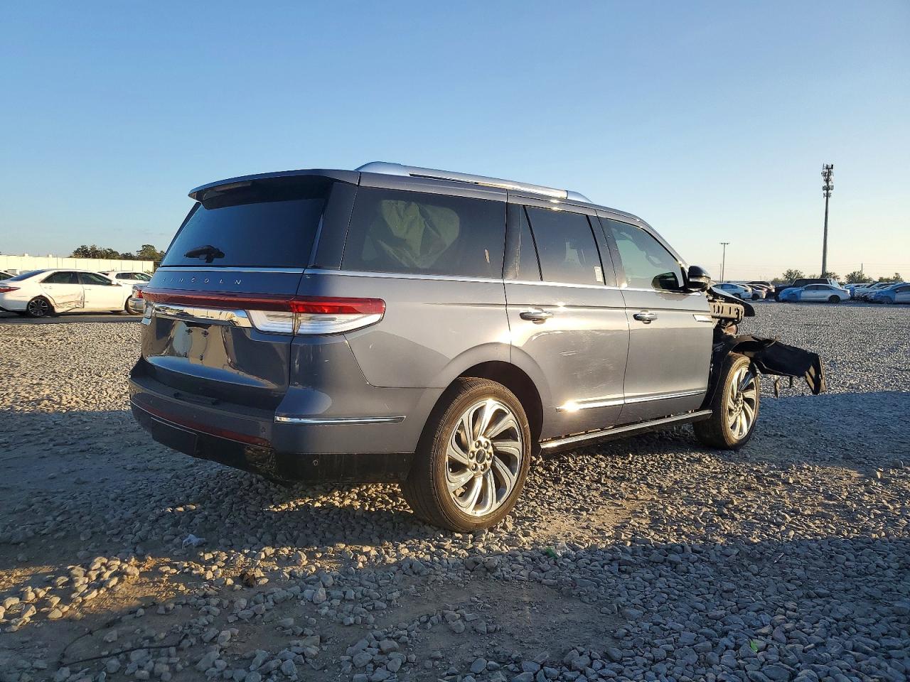 2022 LINCOLN NAVIGATOR RESERVE photo 3