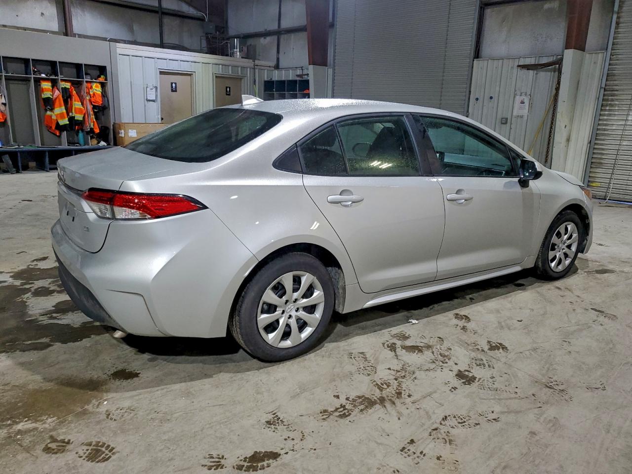 2025 TOYOTA COROLLA LE photo 3