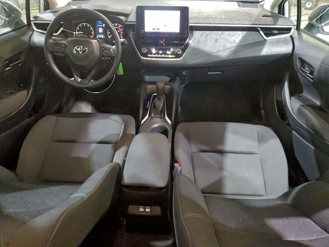 2025 TOYOTA COROLLA LE photo 8