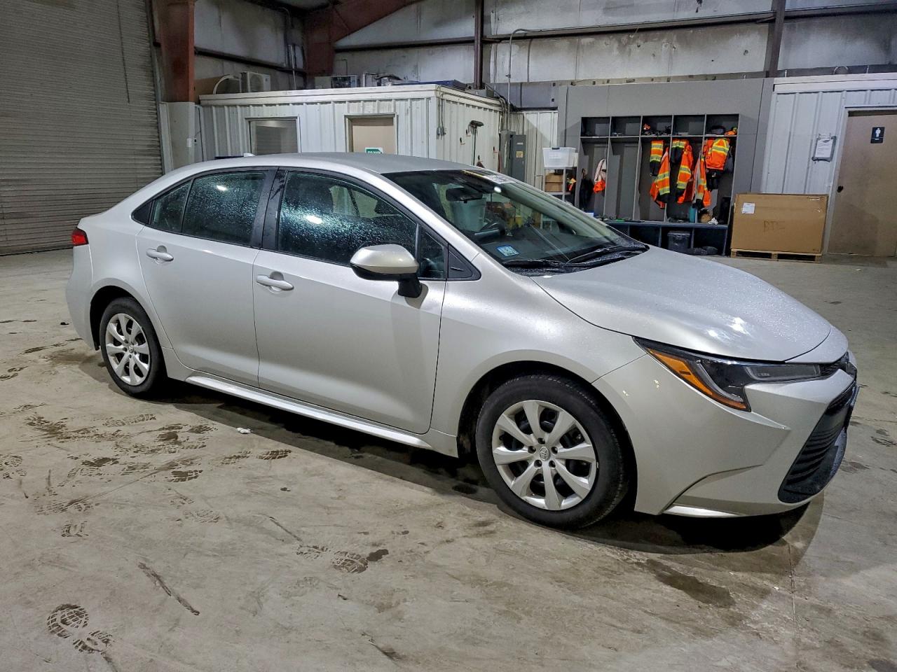 2025 TOYOTA COROLLA LE photo 4