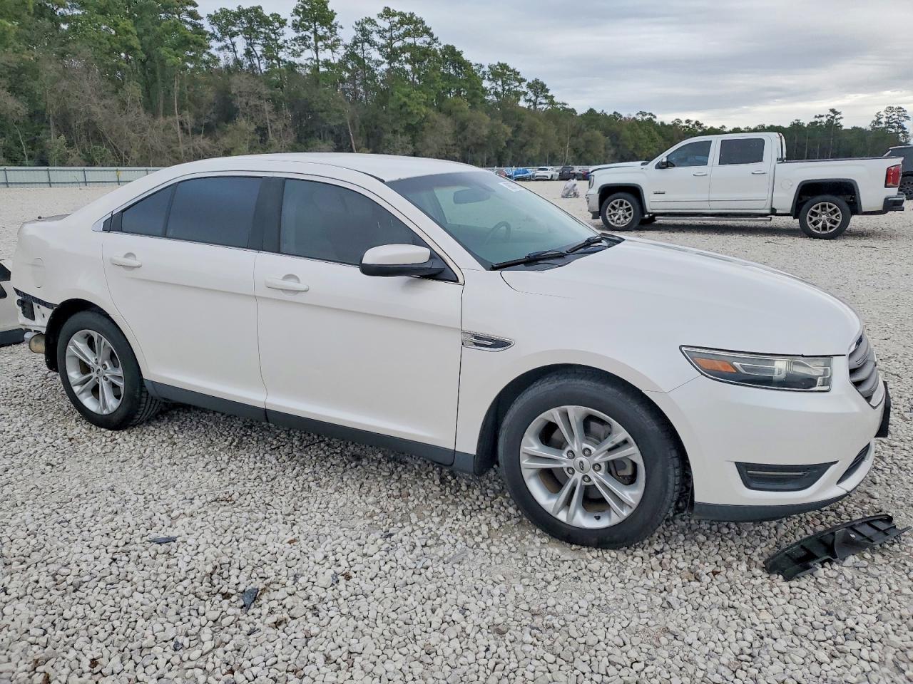 2015 FORD TAURUS SEL photo 4