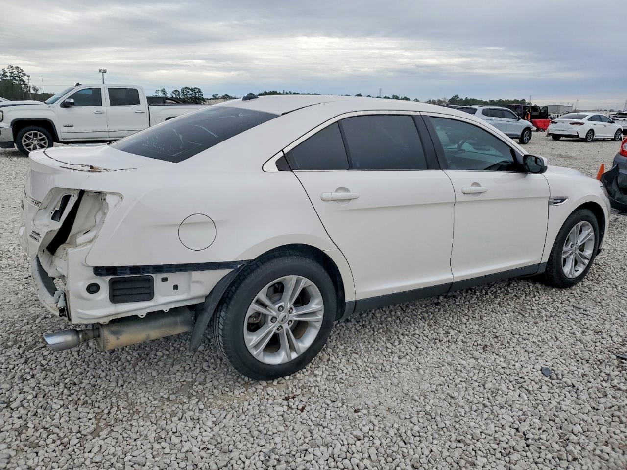 2015 FORD TAURUS SEL photo 3