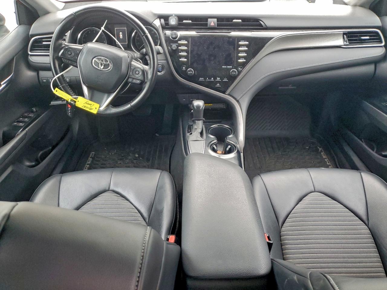 2020 TOYOTA CAMRY SE photo 8