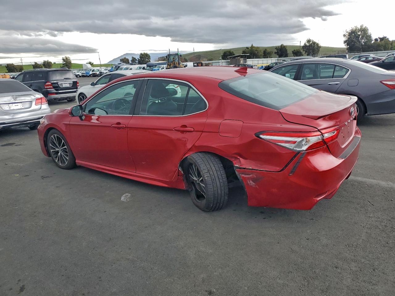 2020 TOYOTA CAMRY SE photo 2