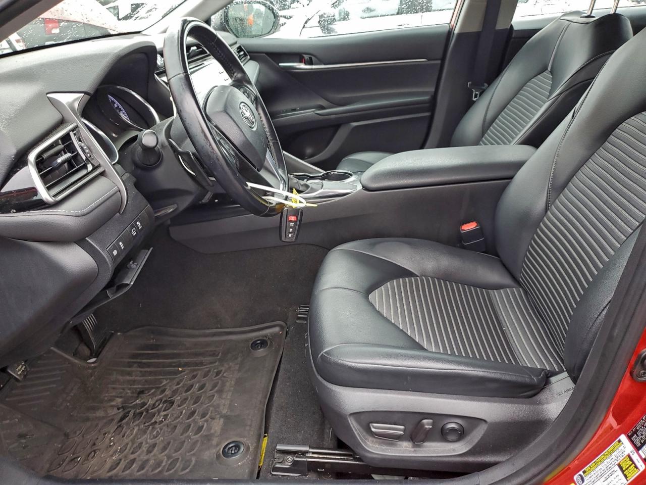 2020 TOYOTA CAMRY SE photo 7
