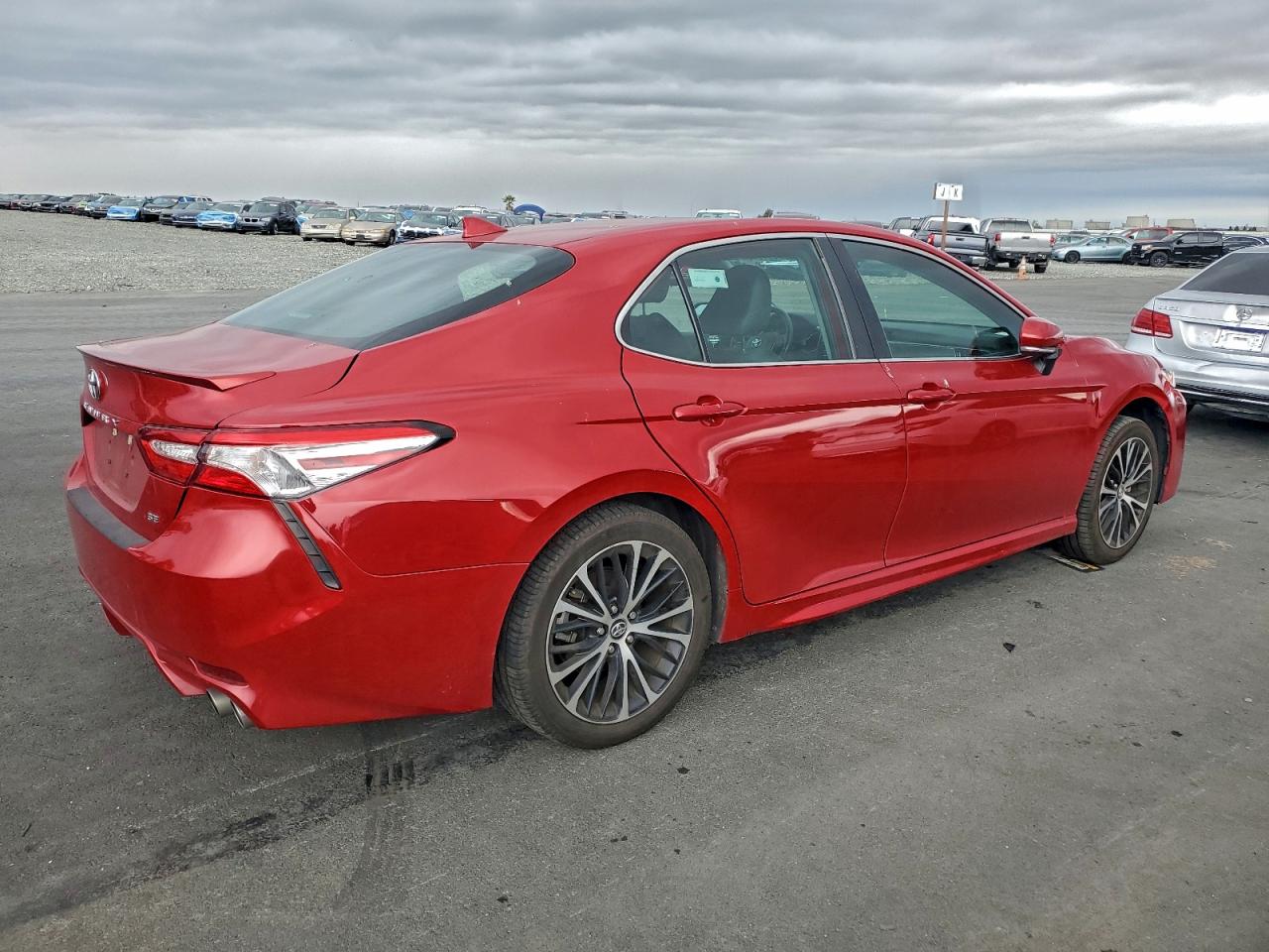 2020 TOYOTA CAMRY SE photo 3