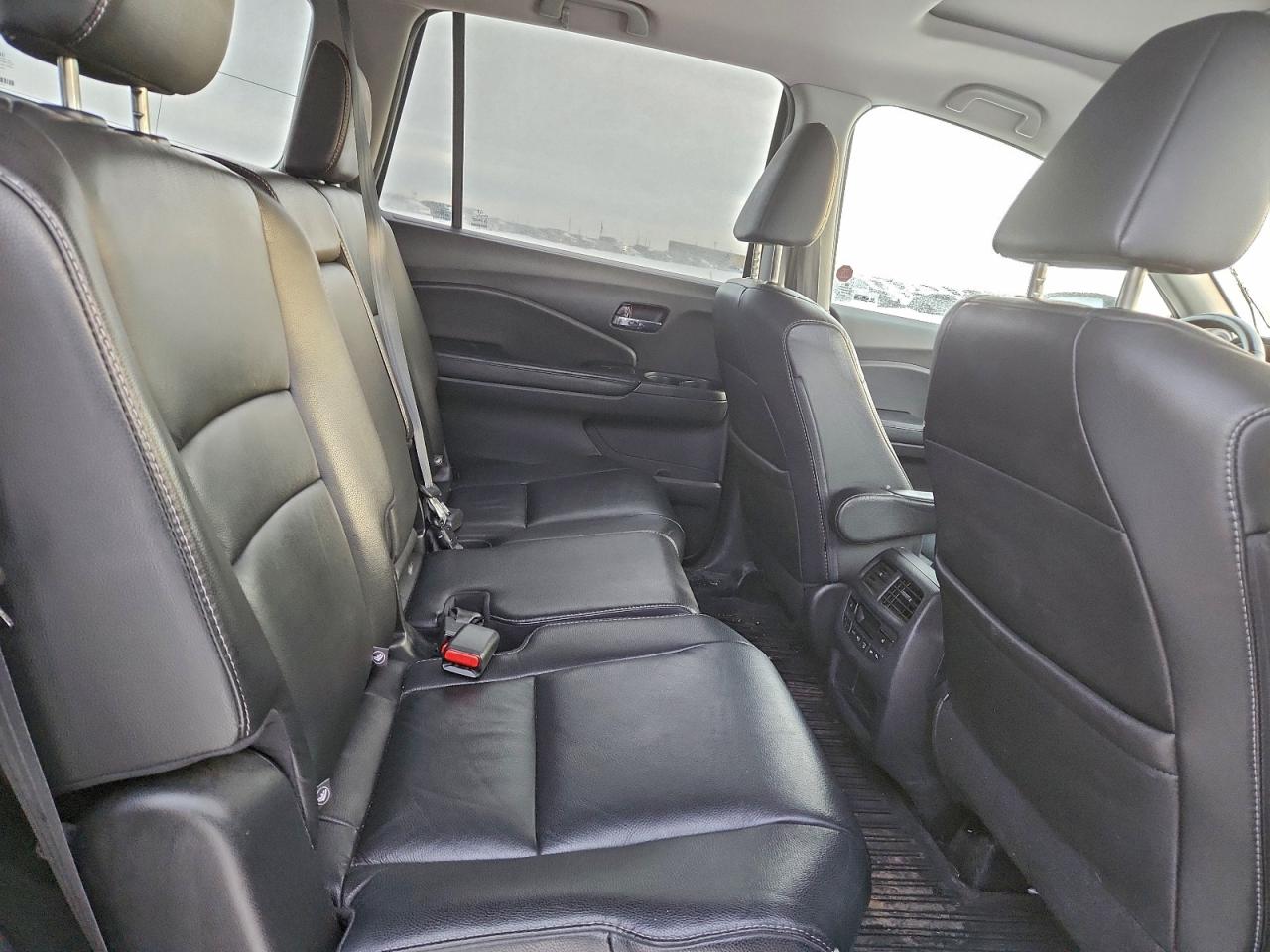 2016 HONDA PILOT EXLN photo 11