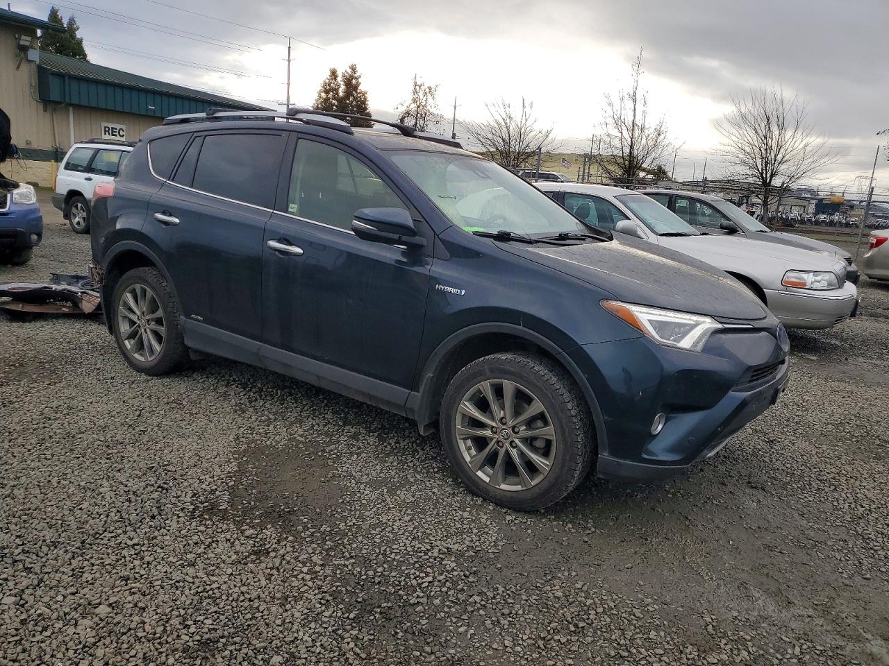 2017 TOYOTA RAV4 HV LIMITED photo 4