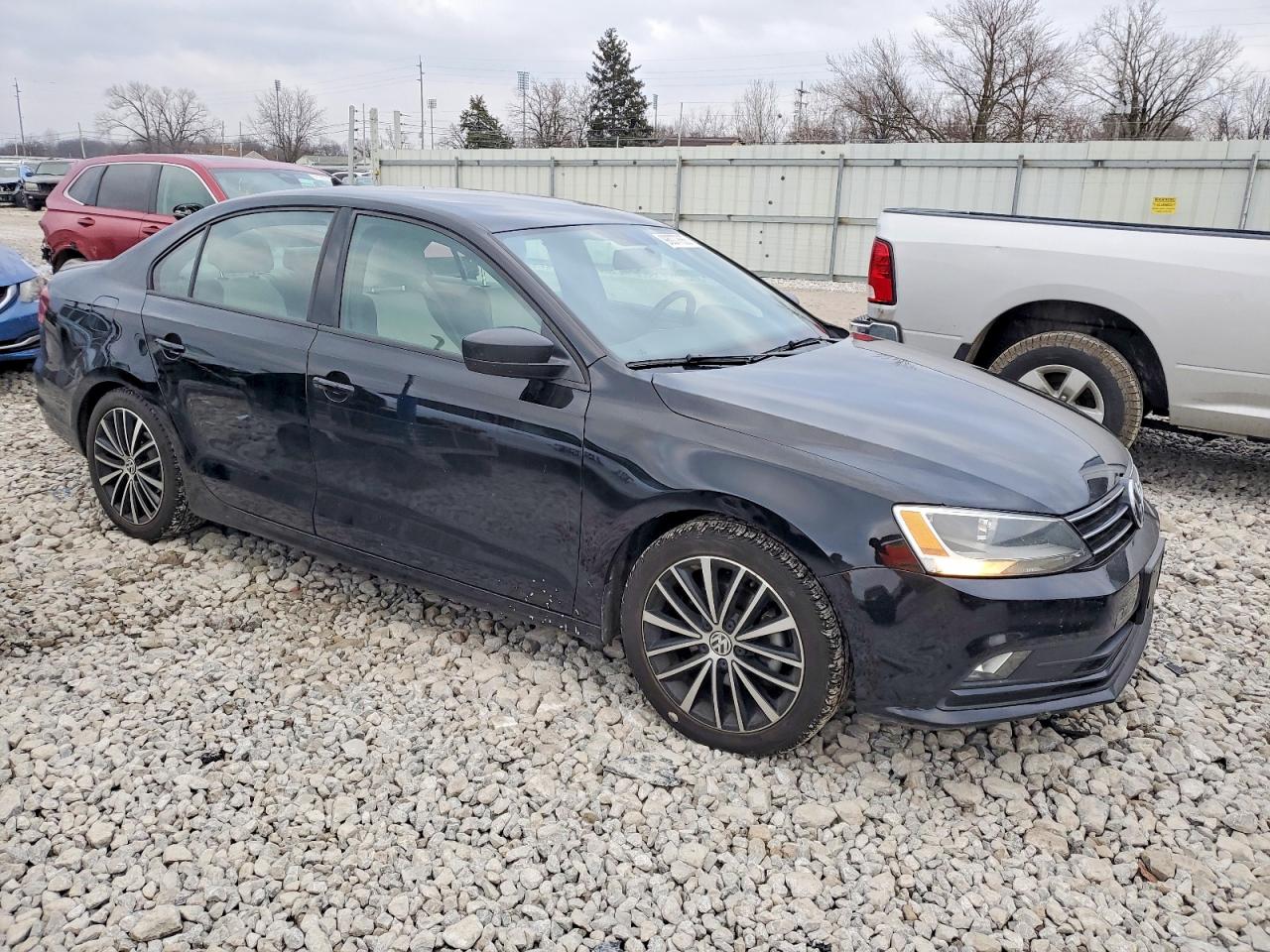 2016 VOLKSWAGEN JETTA SPORT photo 4