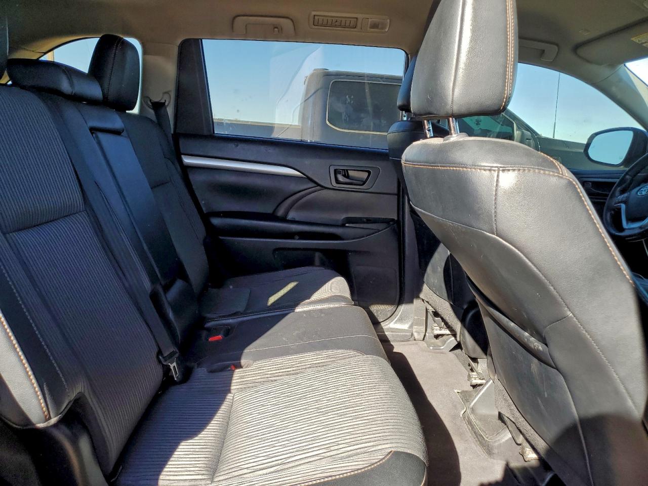 2019 TOYOTA HIGHLANDER photo 31