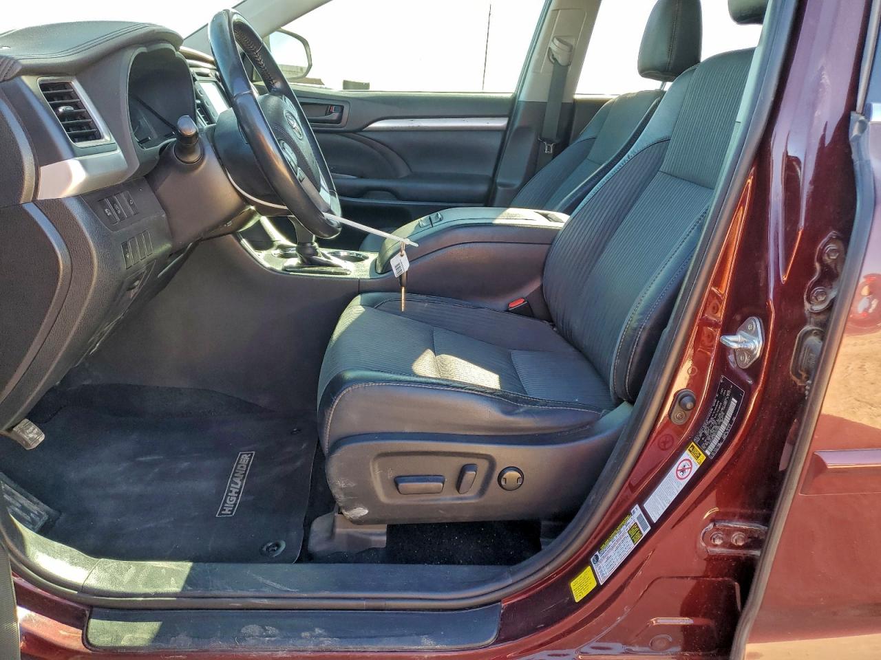 2019 TOYOTA HIGHLANDER photo 19