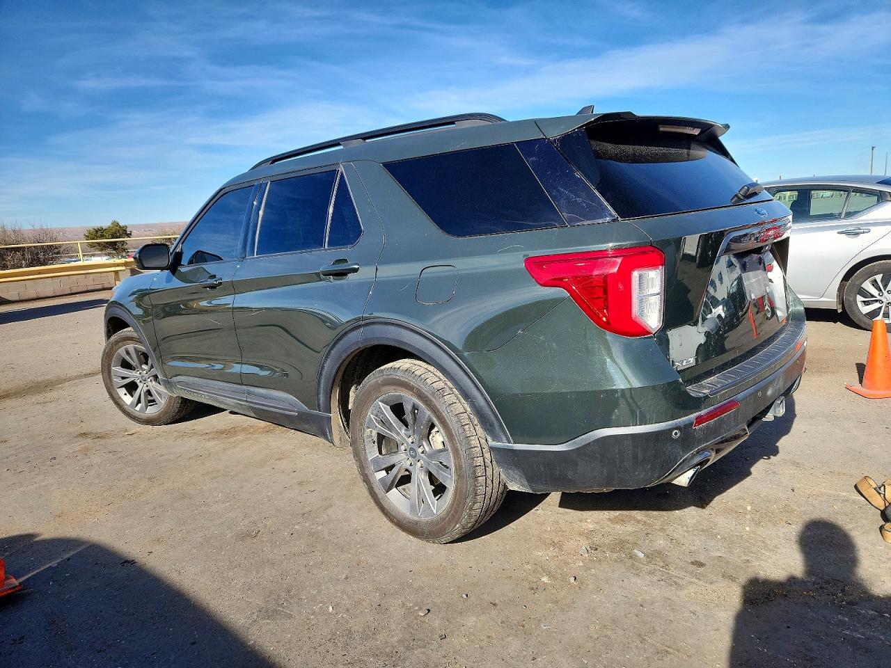 2023 FORD EXPLORER XLT photo 2