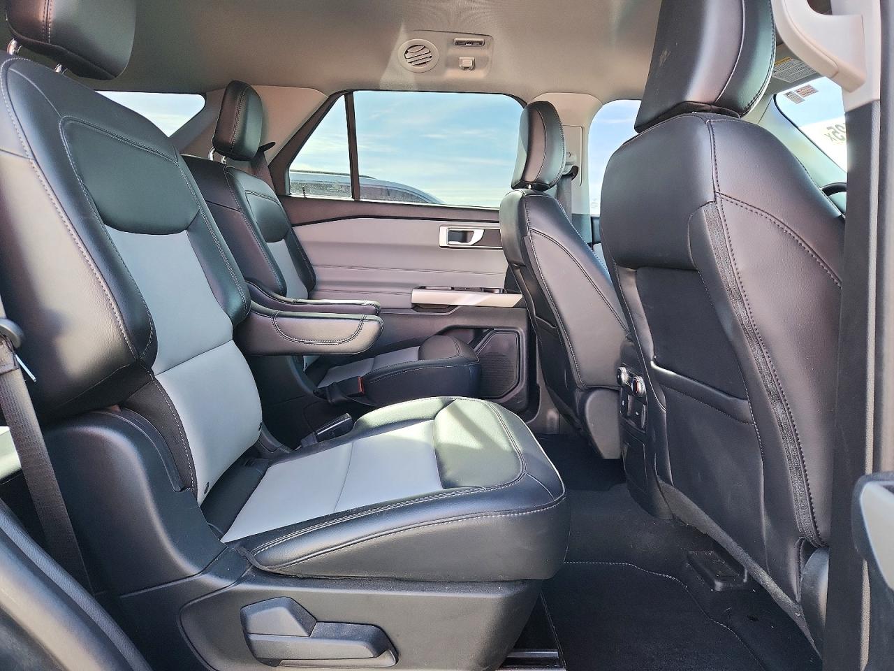 2023 FORD EXPLORER XLT photo 10