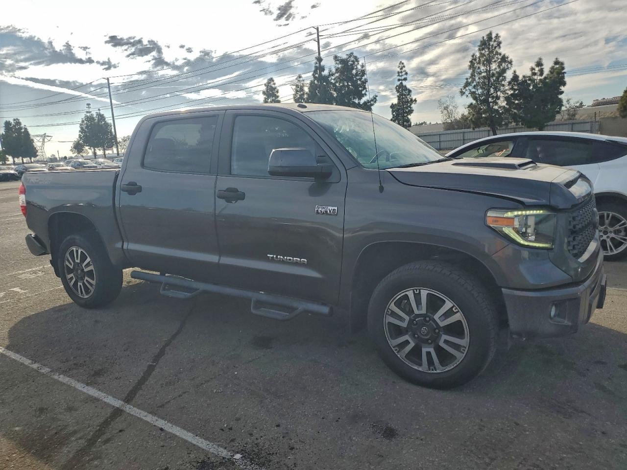 2018 TOYOTA TUNDRA CREWMAX SR5 photo 4