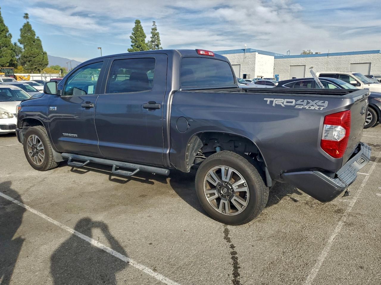 2018 TOYOTA TUNDRA CREWMAX SR5 photo 2