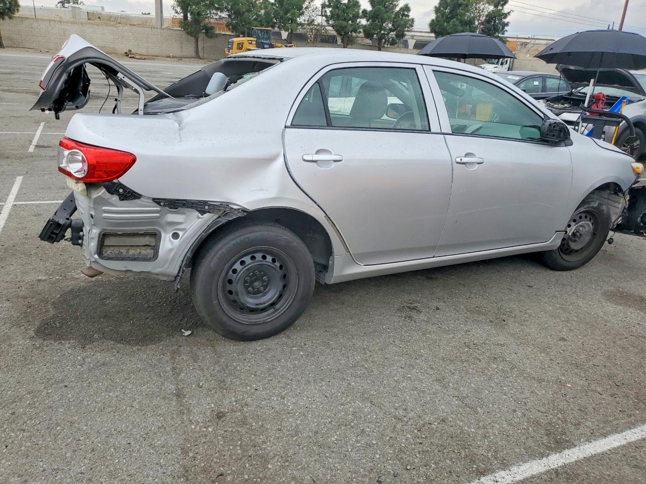 2011 TOYOTA COROLLA BASE photo 3