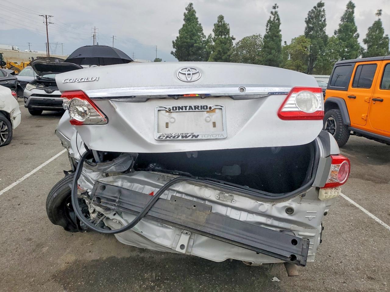2011 TOYOTA COROLLA BASE photo 6
