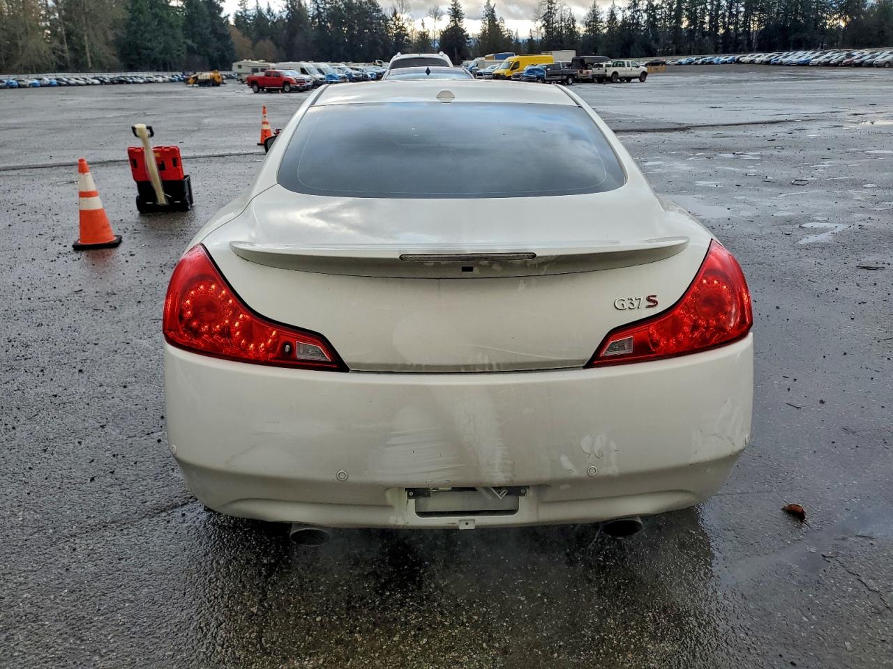 2010 INFINITI G37 BASE photo 6