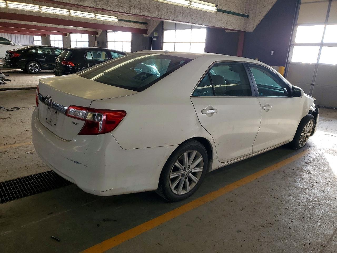 2013 TOYOTA CAMRY L photo 3