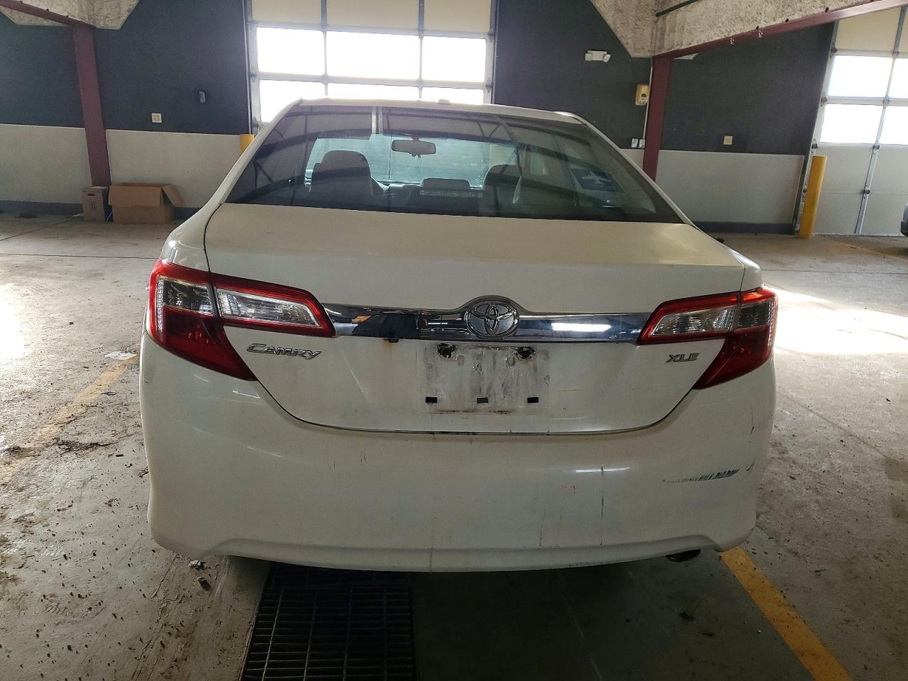 2013 TOYOTA CAMRY L photo 6