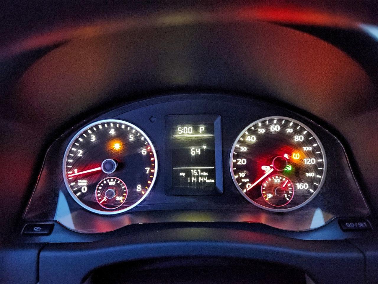 2011 VOLKSWAGEN TIGUAN S photo 9