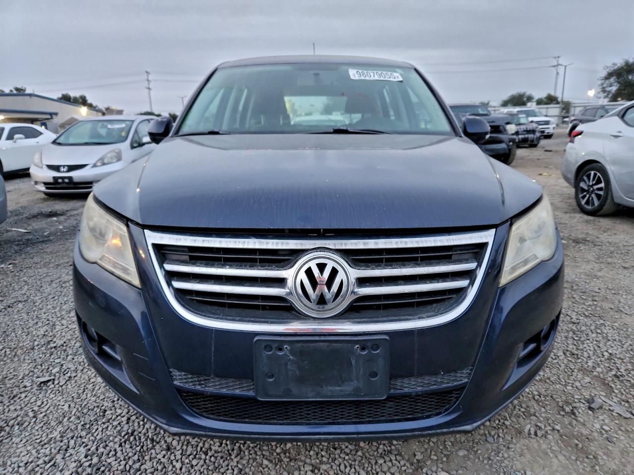 2011 VOLKSWAGEN TIGUAN S photo 5