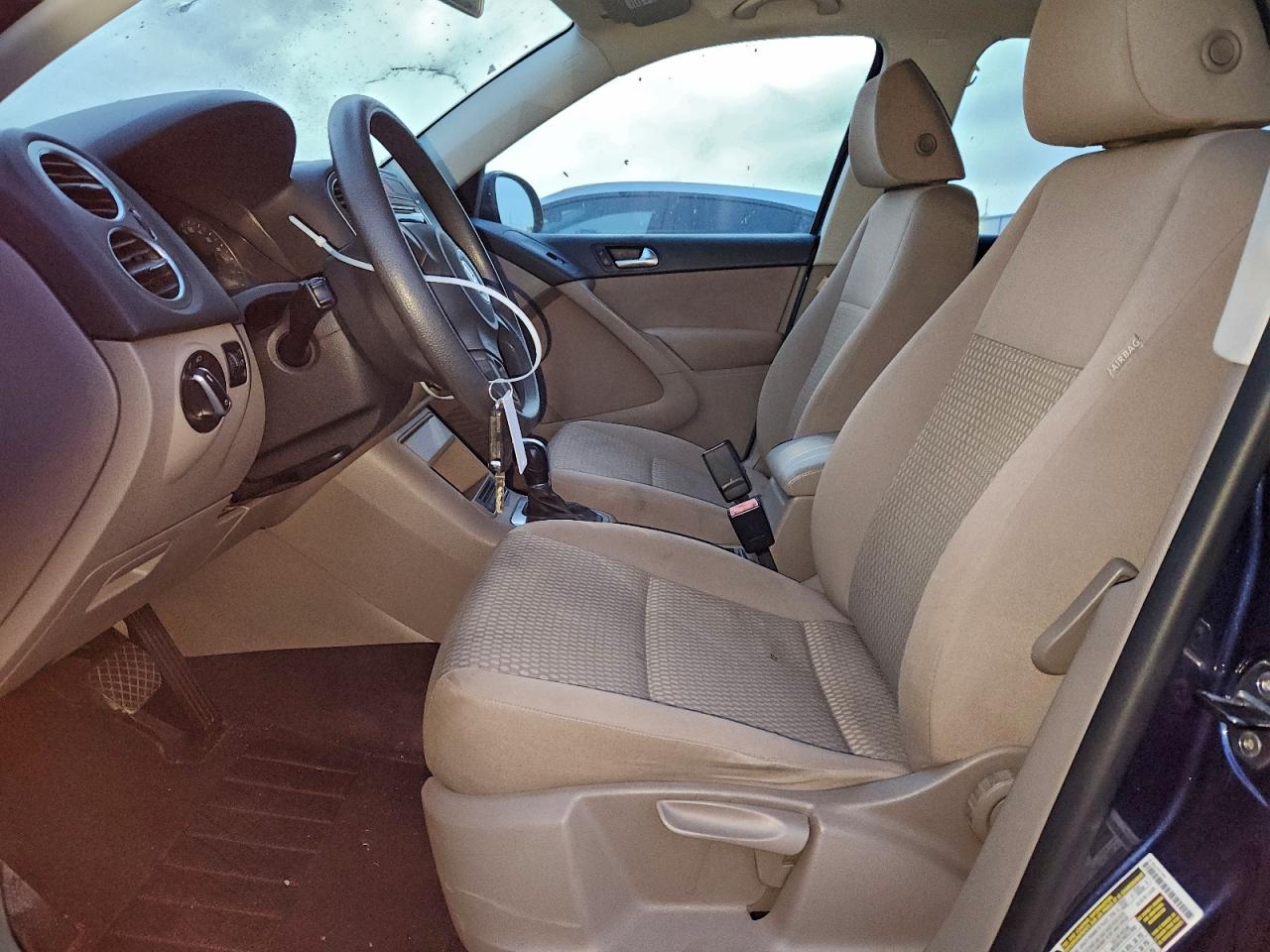 2011 VOLKSWAGEN TIGUAN S photo 7