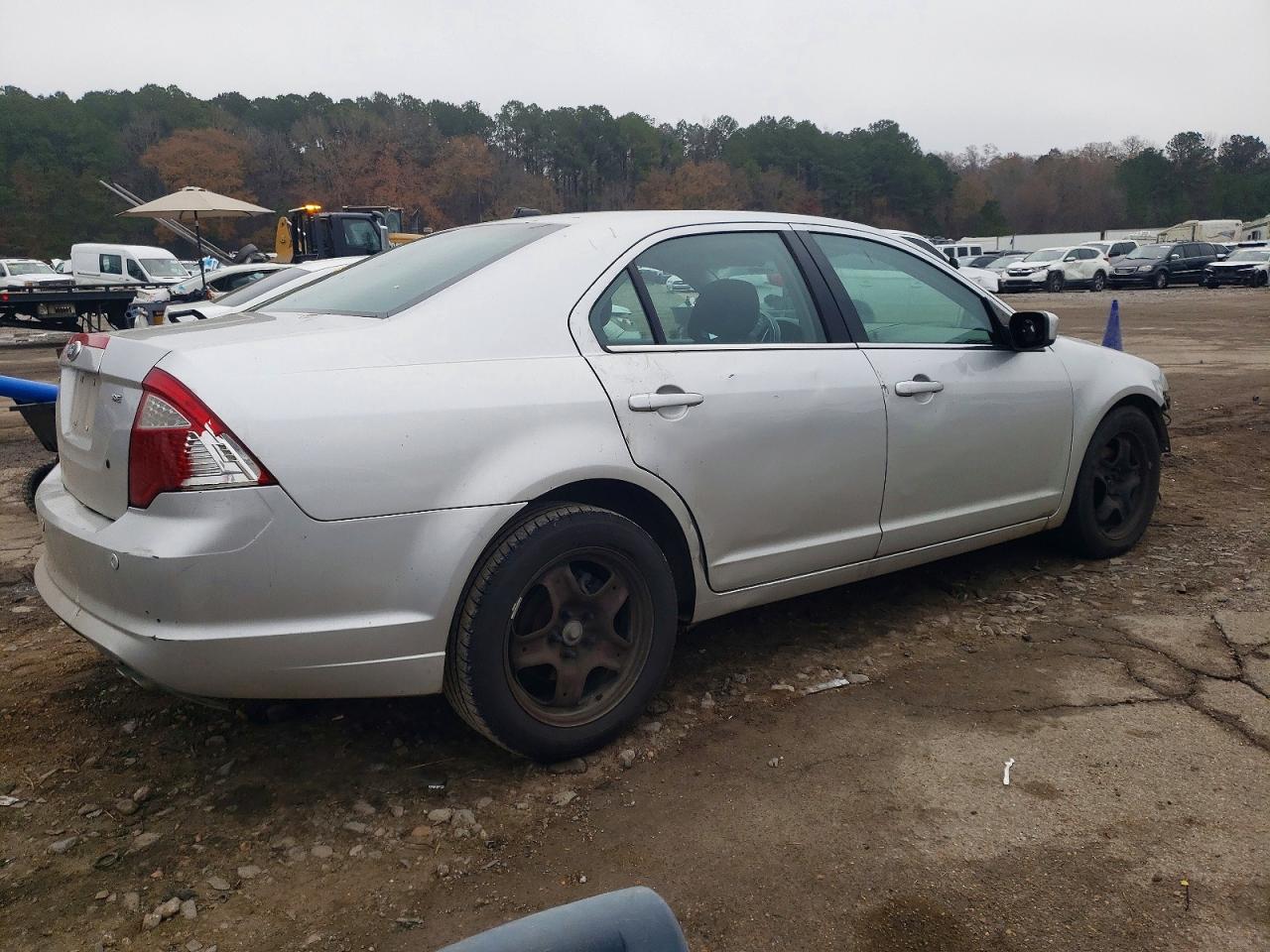 2011 FORD FUSION SE photo 3