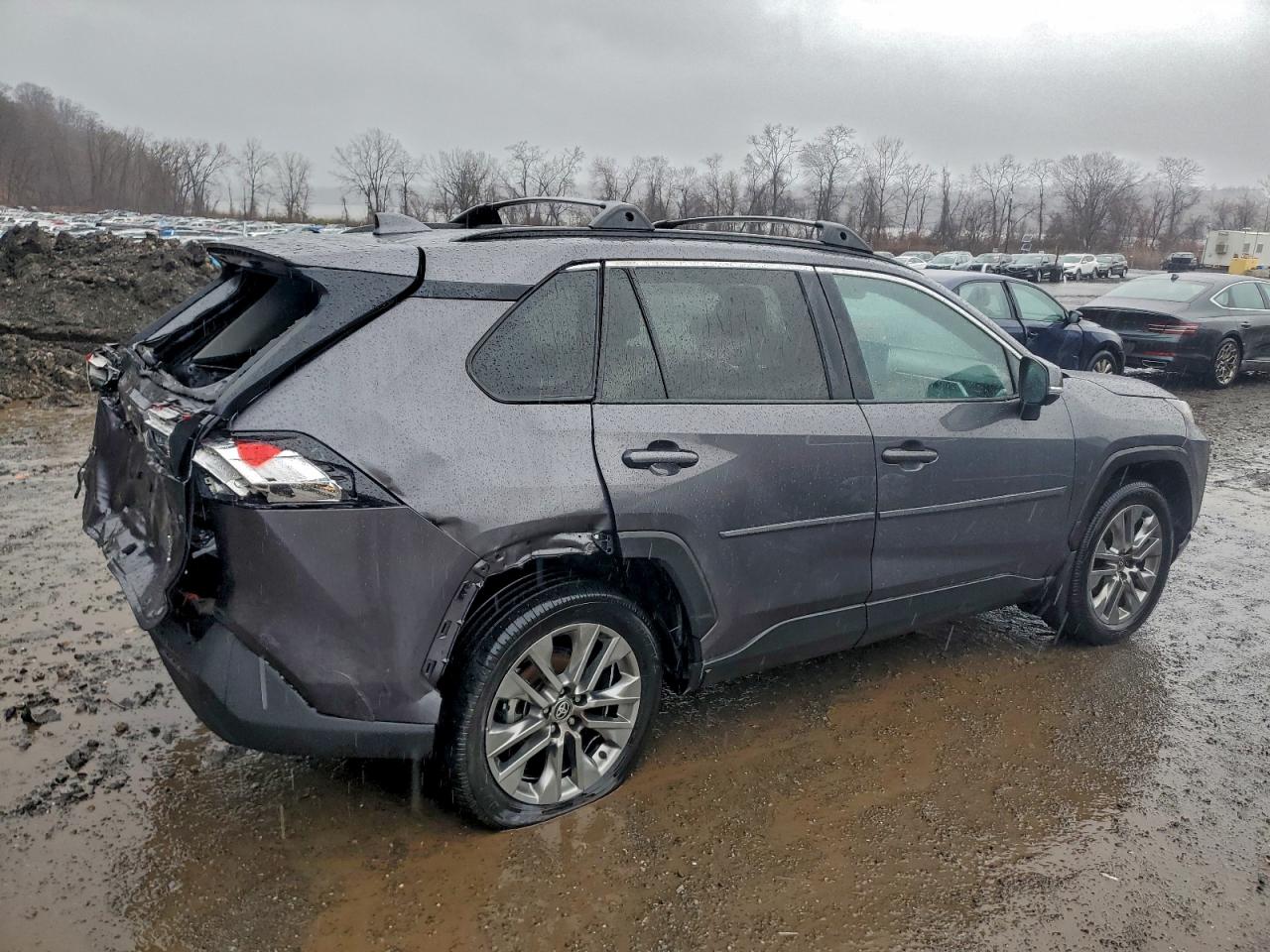 2024 TOYOTA RAV4 XLE PREMIUM photo 3
