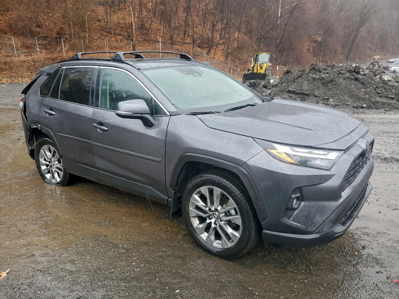 2024 TOYOTA RAV4 XLE PREMIUM photo 4