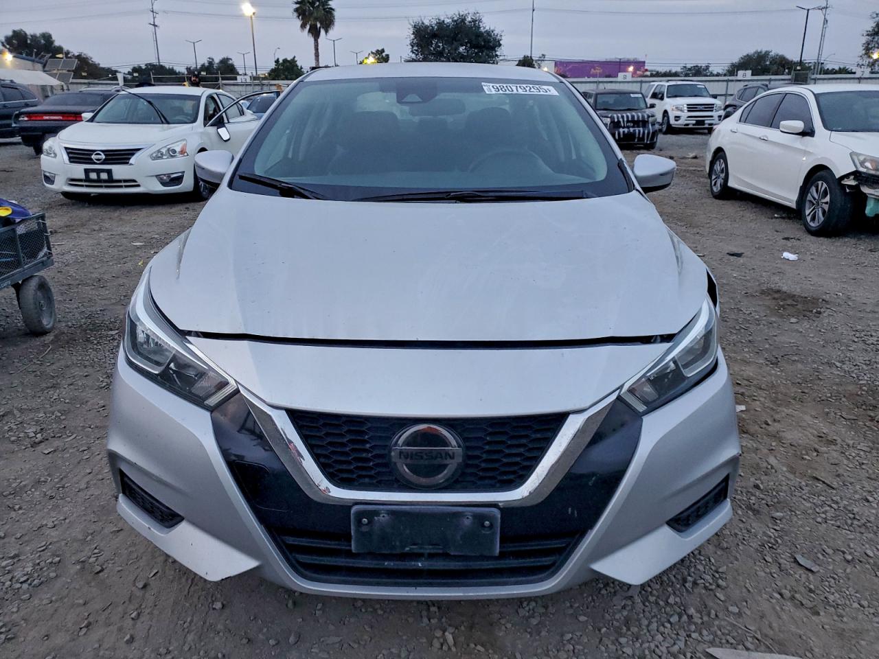 2021 NISSAN VERSA SV photo 5