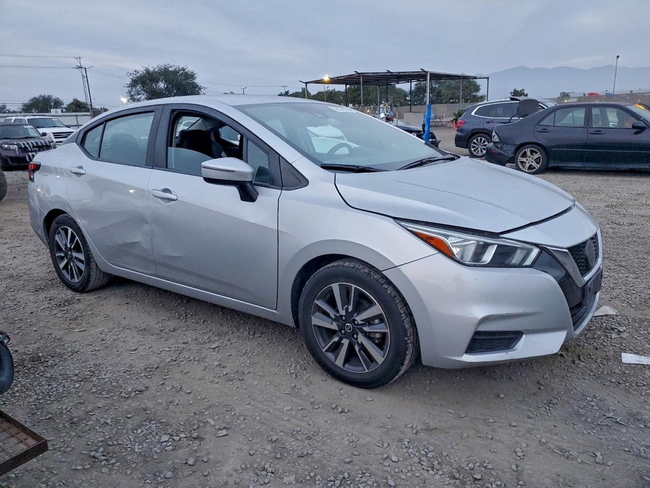 2021 NISSAN VERSA SV photo 4