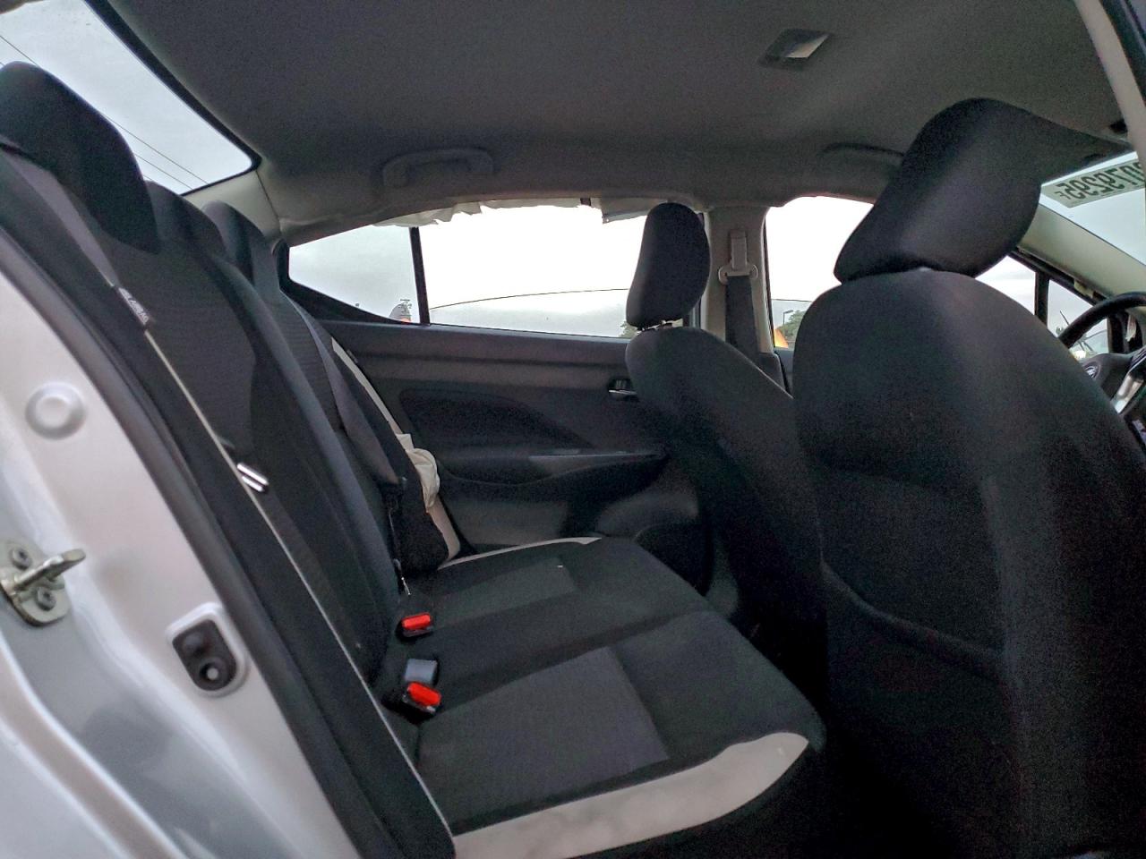 2021 NISSAN VERSA SV photo 10