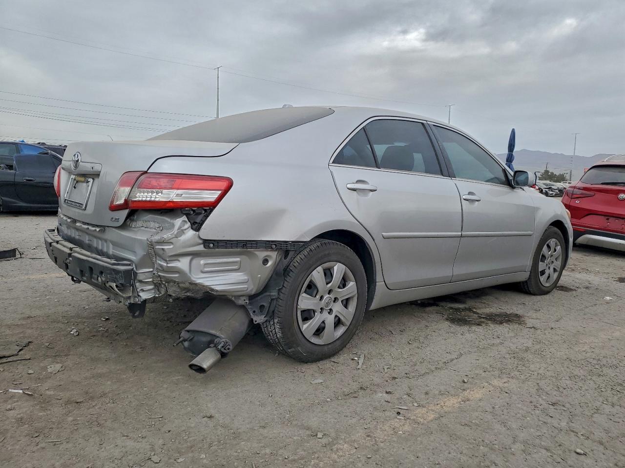 2010 TOYOTA CAMRY BASE photo 3