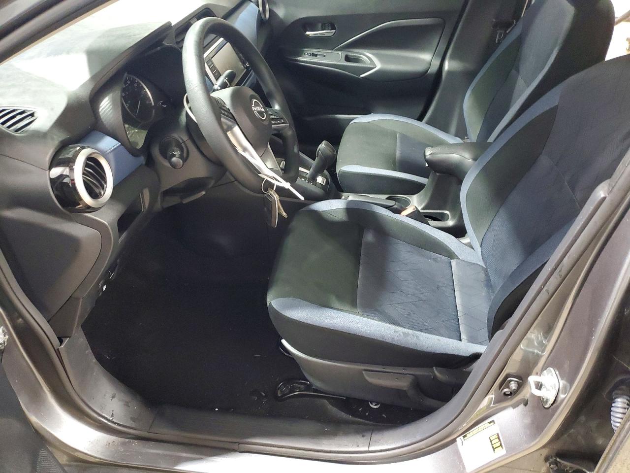2025 NISSAN VERSA SV photo 7