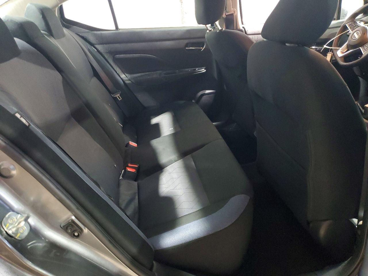 2025 NISSAN VERSA SV photo 10