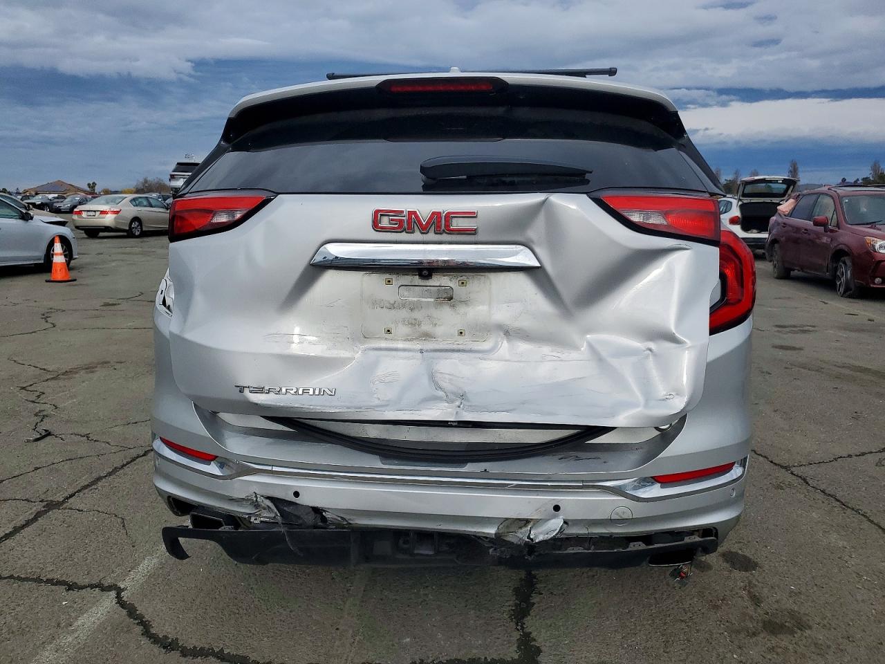 2019 GMC TERRAIN DENALI photo 6