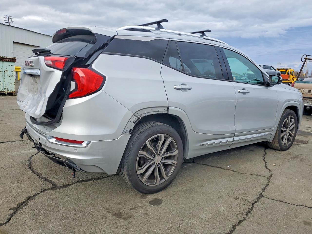 2019 GMC TERRAIN DENALI photo 3