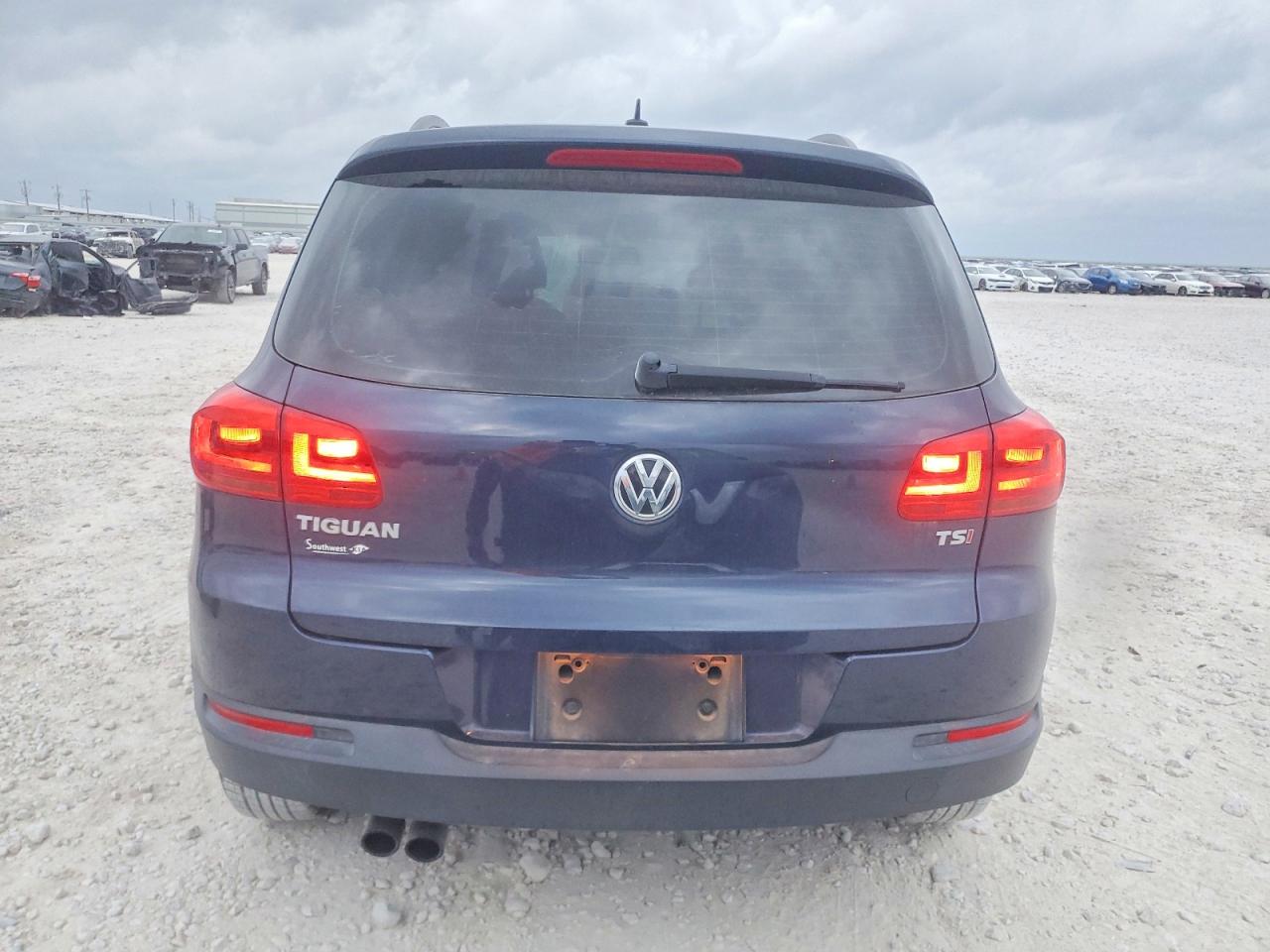 2016 VOLKSWAGEN TIGUAN S photo 11