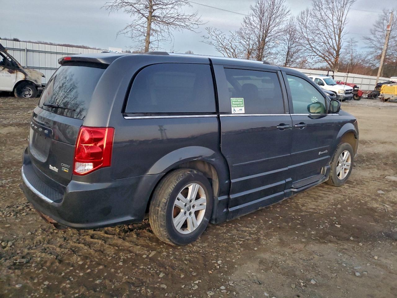 2012 DODGE GRAND CARAVAN CREW photo 3