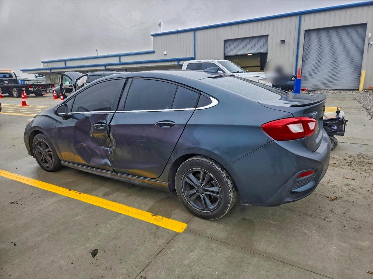2017 CHEVROLET CRUZE LT photo 4